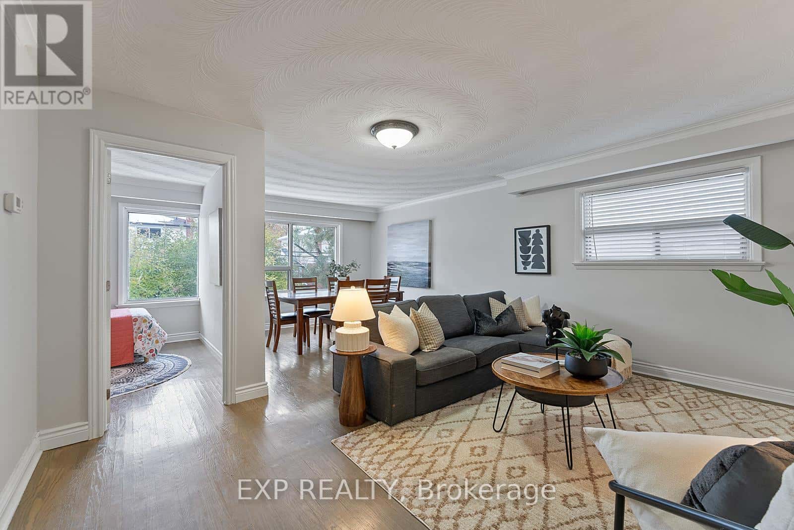 14 CAULFIELD ROAD — Toronto (Elms-Old Rexdale), Ontario - Photo 5 of 46