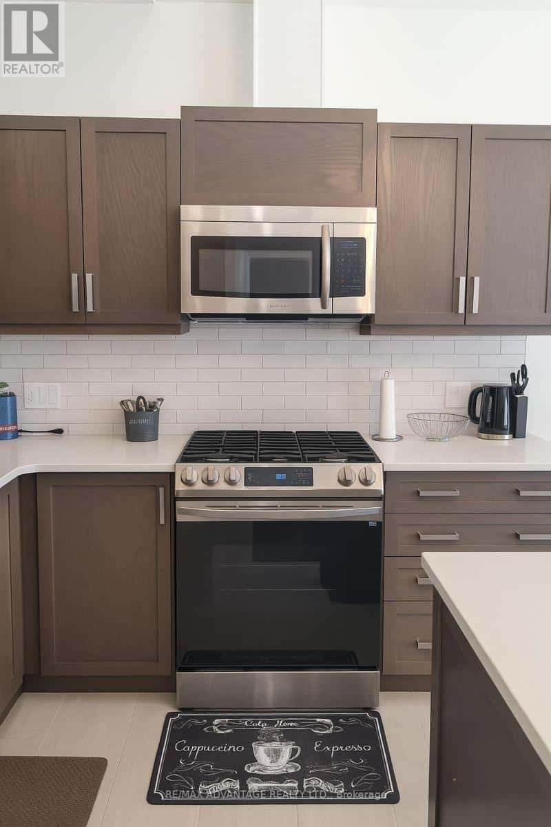 7 - 63 COMPASS TRAIL — Central Elgin (Port Stanley), Ontario - Photo 3 of 14