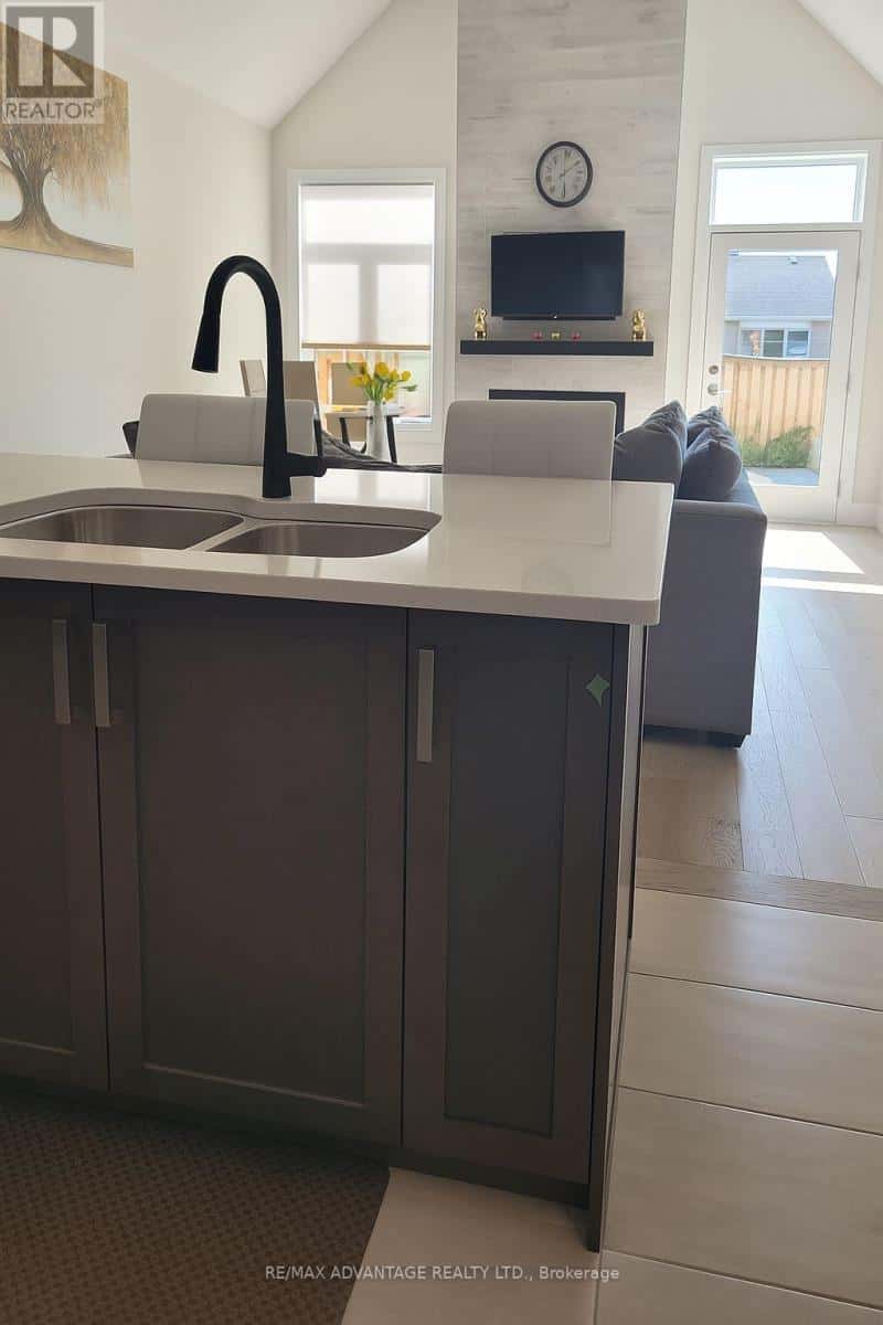 7 - 63 COMPASS TRAIL — Central Elgin (Port Stanley), Ontario - Photo 4 of 14