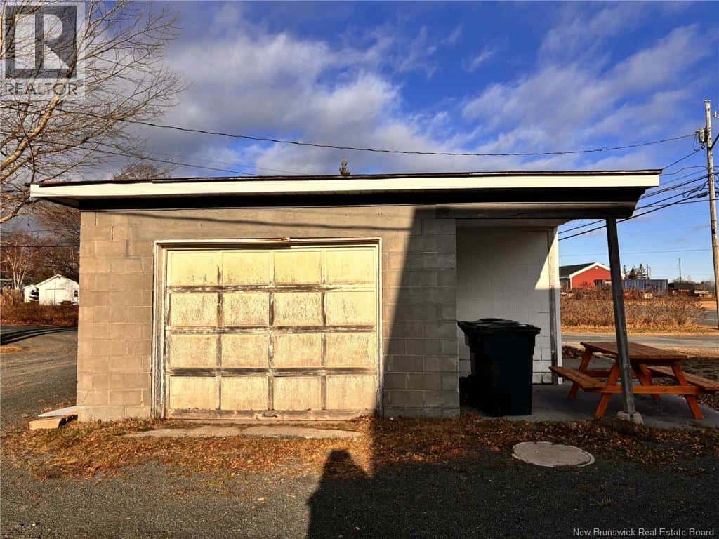 396 Principale — Pointe-Verte, New Brunswick - Photo 4 of 12