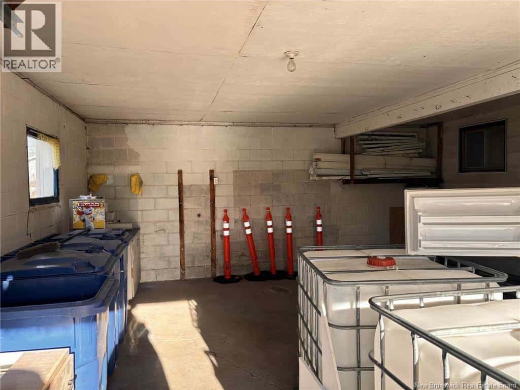 396 Principale — Pointe-Verte, New Brunswick - Photo 5 of 12