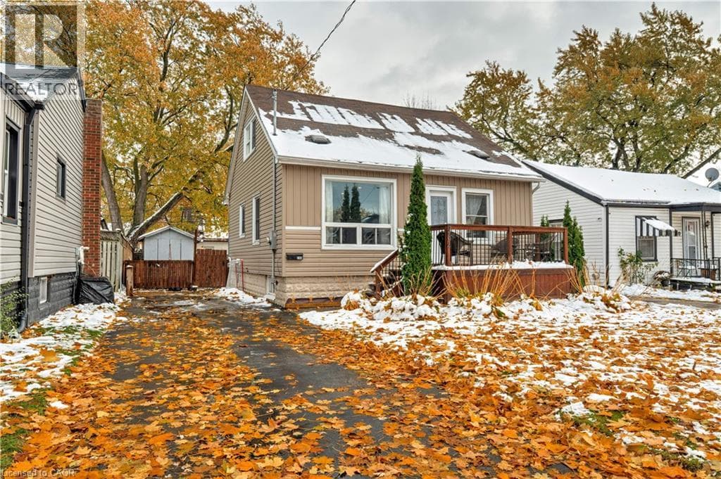 284 WALTER Avenue N — Hamilton, Ontario - Main photo