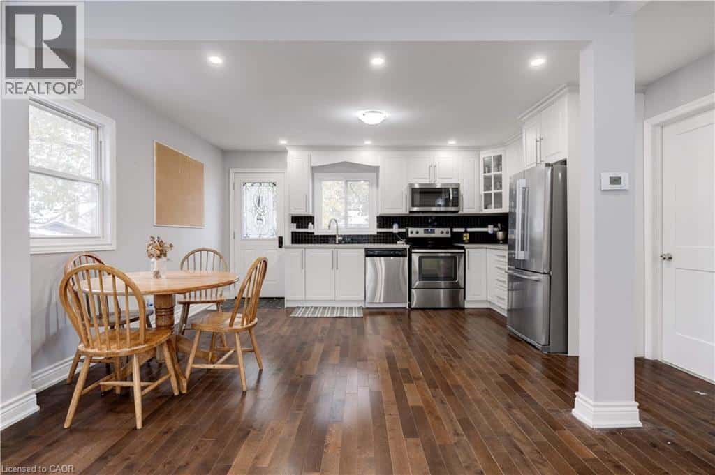 284 WALTER Avenue N — Hamilton, Ontario - Photo 5 of 37