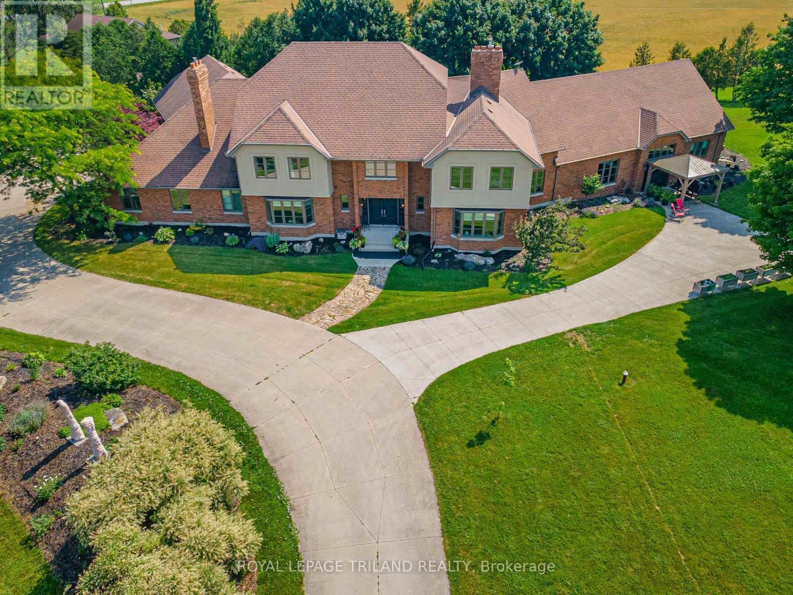 29830 CENTRE ROAD — Adelaide Metcalfe, Ontario - Photo 2 of 50