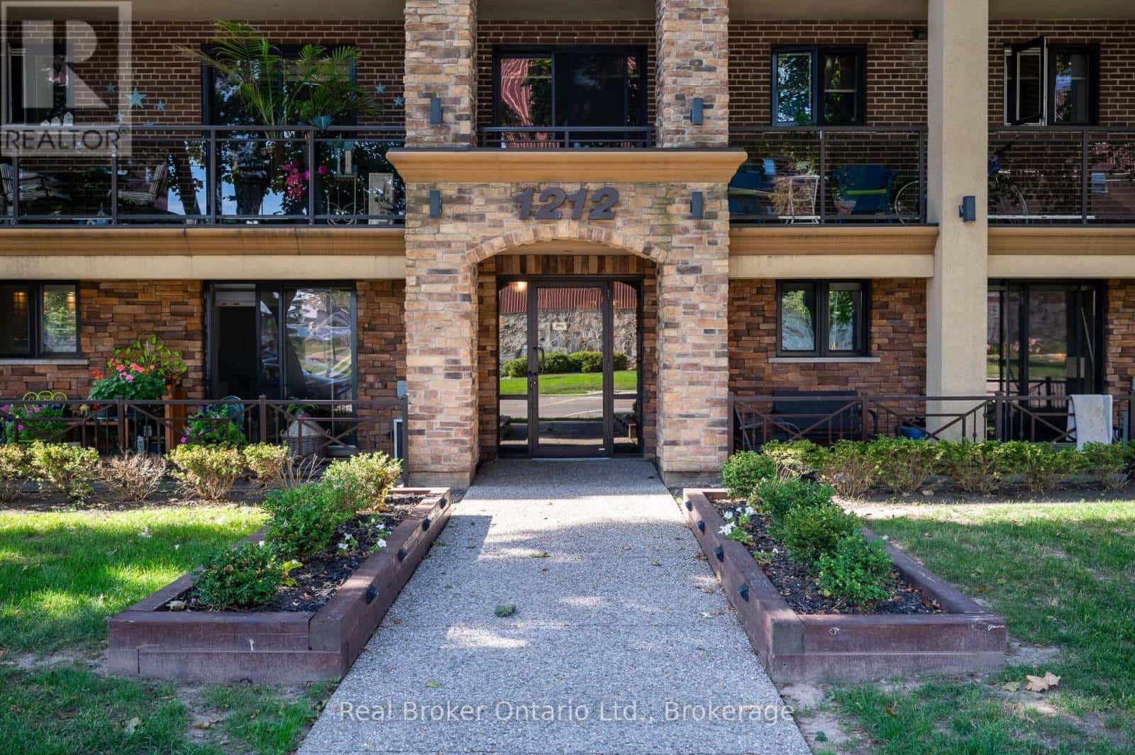 303 - 1212 FENNELL AVENUE E — Hamilton (Huntington), Ontario - Photo 2 of 29