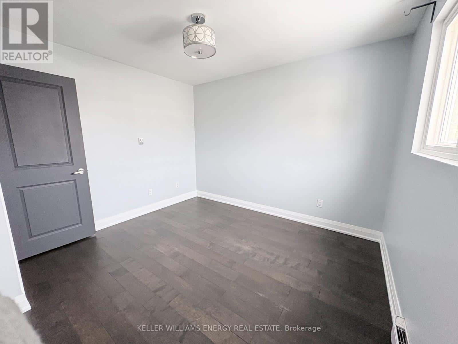 1 - 540 MARY STREET E — Whitby (Downtown Whitby), Ontario - Photo 4 of 22