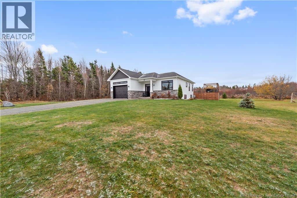 23 Fawn Crescent — Lutes Mountain, New Brunswick - Photo 3 of 46