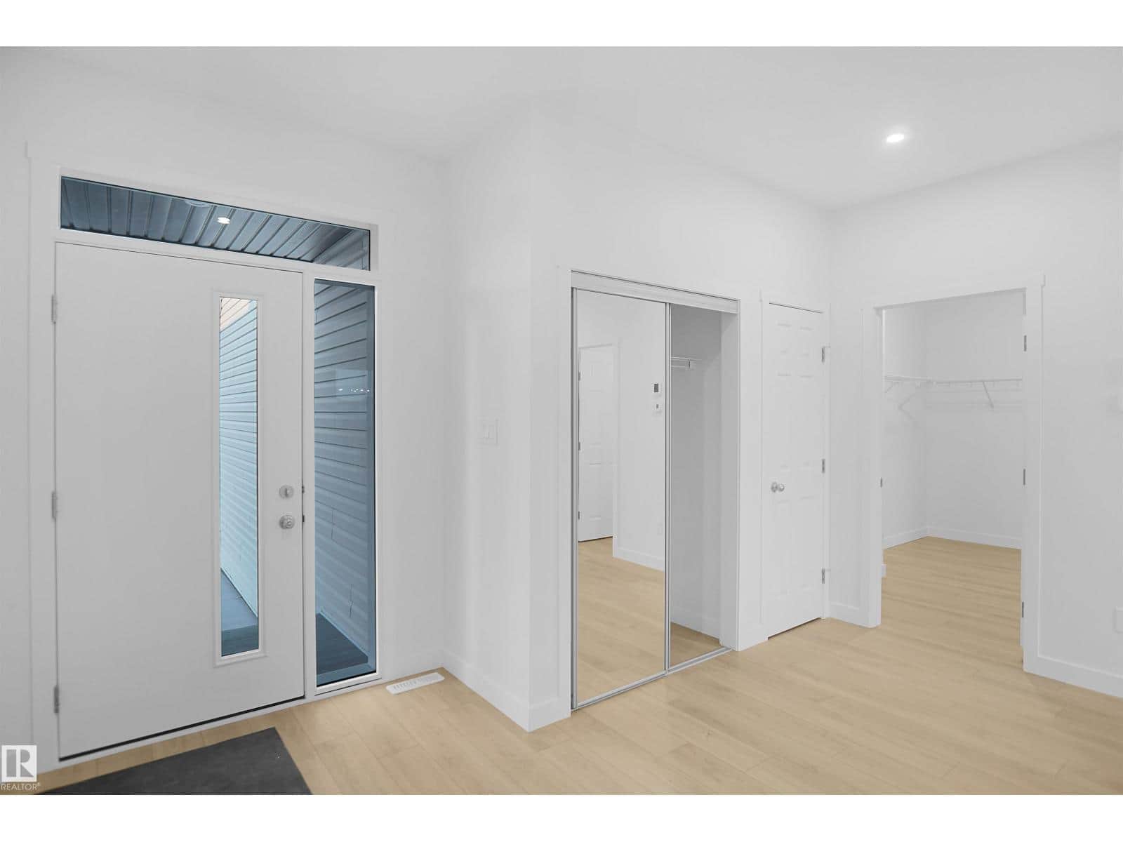 7227 182 AV NW - Photo 3 of 32, Edmonton, Alberta