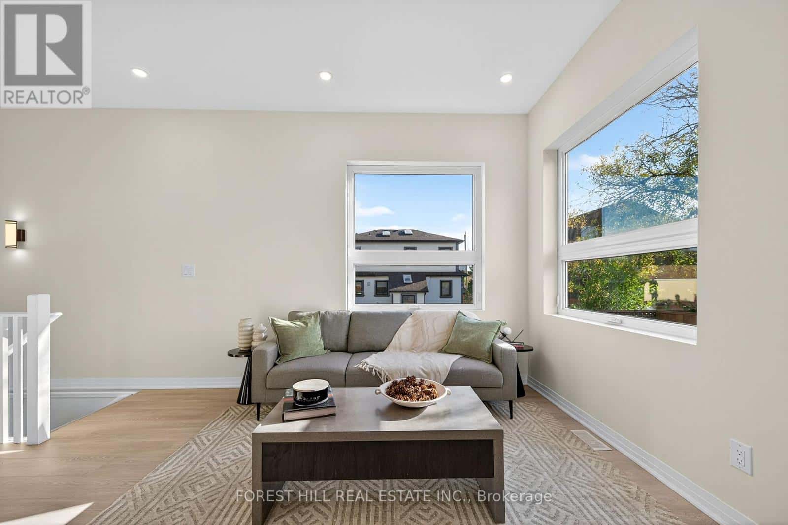 R - 8 BOYLEN STREET — Toronto (Humberlea-Pelmo Park), Ontario - Photo 3 of 38