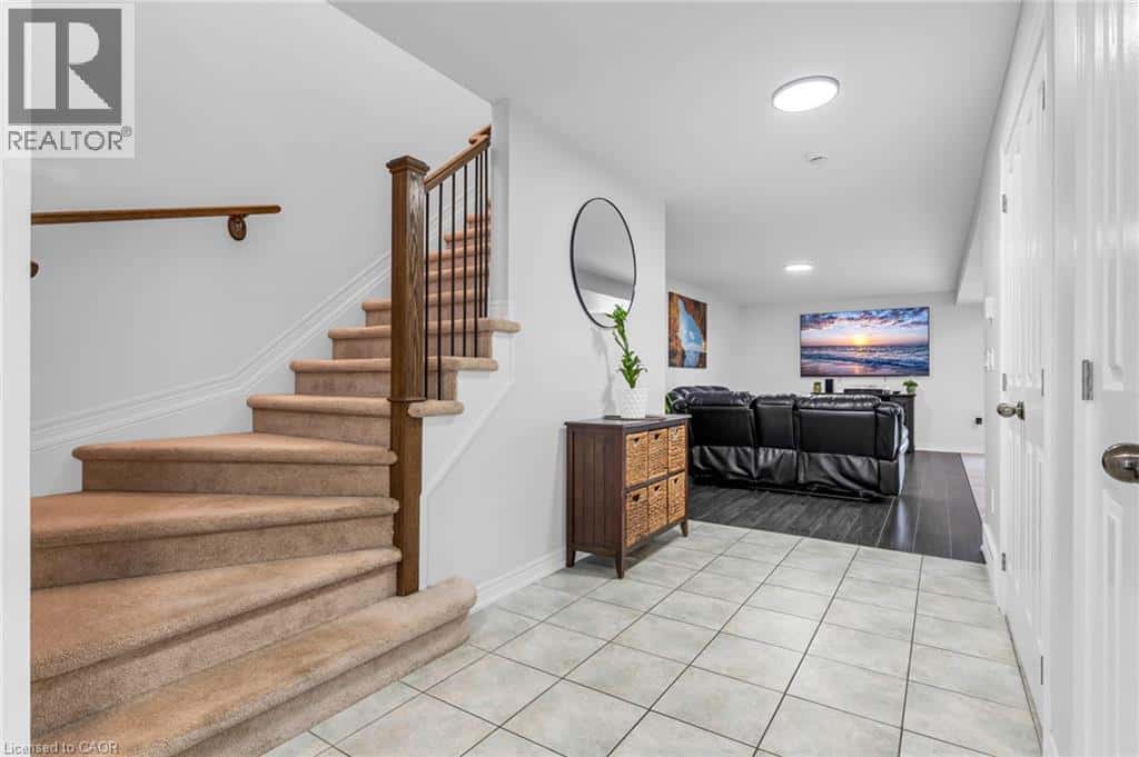 160 WALLACE Avenue S — Welland, Ontario - Photo 3 of 34