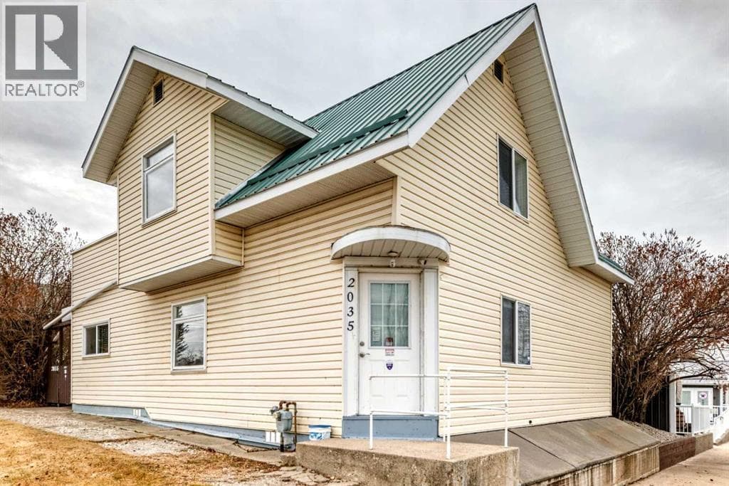 2035 20TH Avenue — Bowden, Alberta - Main photo