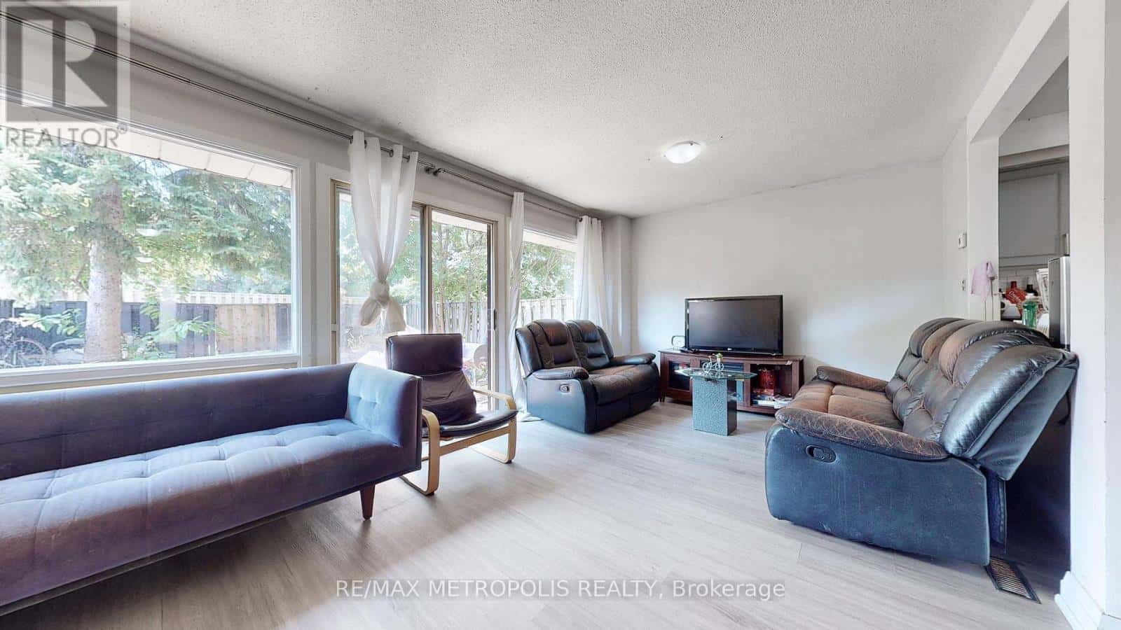 18 - 11 LIVONIA PLACE — Toronto (Morningside), Ontario - Photo 4 of 38