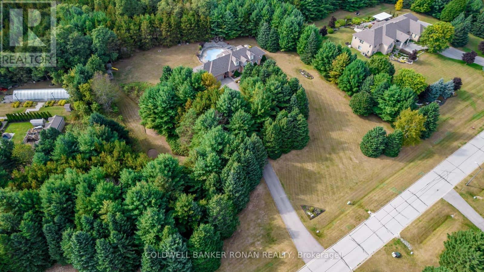 16 INDIANA DRIVE — Caledon (Palgrave), Ontario - Photo 2 of 48