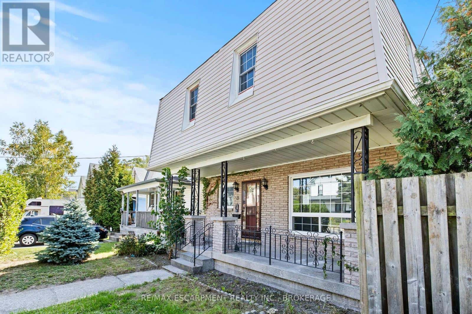 UPPER - 15 MCCORMICK STREET — Welland (Prince Charles), Ontario - Photo 2 of 16