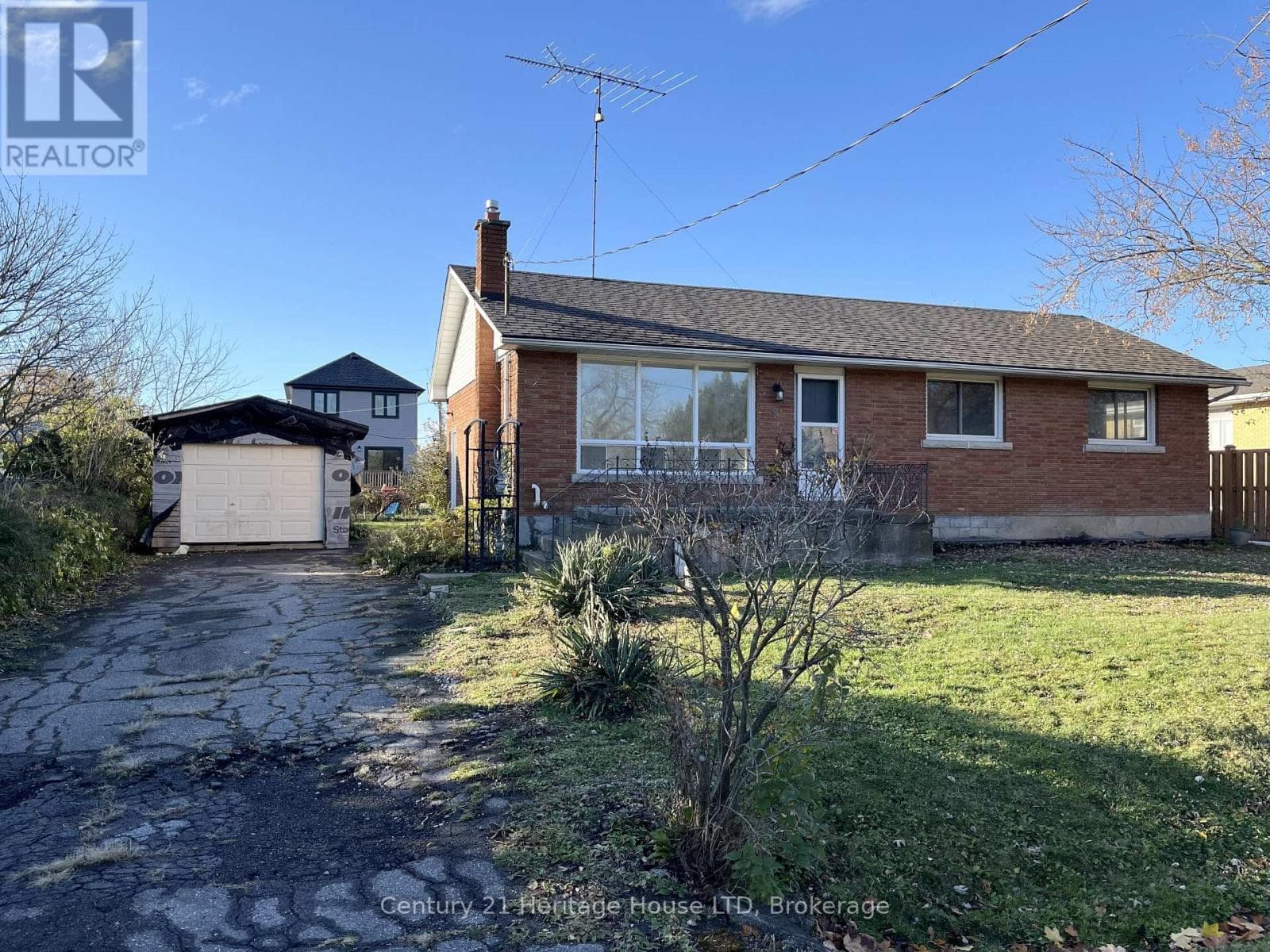 9 MCKAY STREET — St. Catharines (Western Hill), Ontario - Main photo