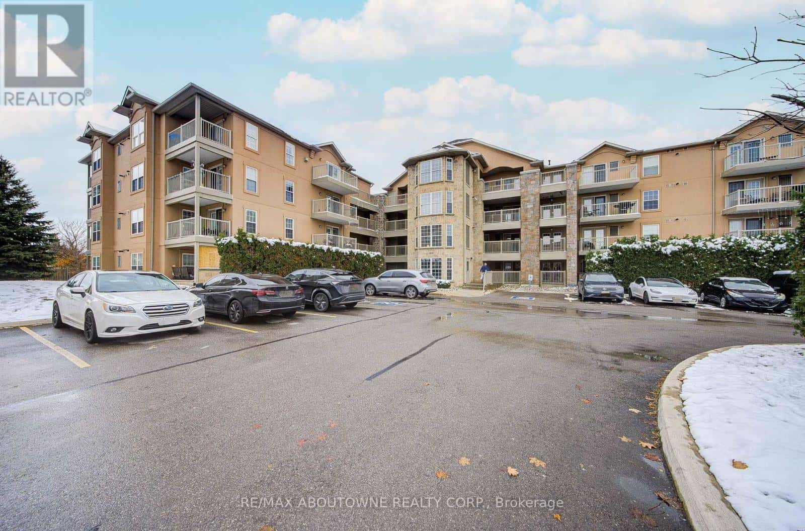 314 - 1460 BISHOPS GATE — Oakville (GA Glen Abbey), Ontario - Photo 2 of 82