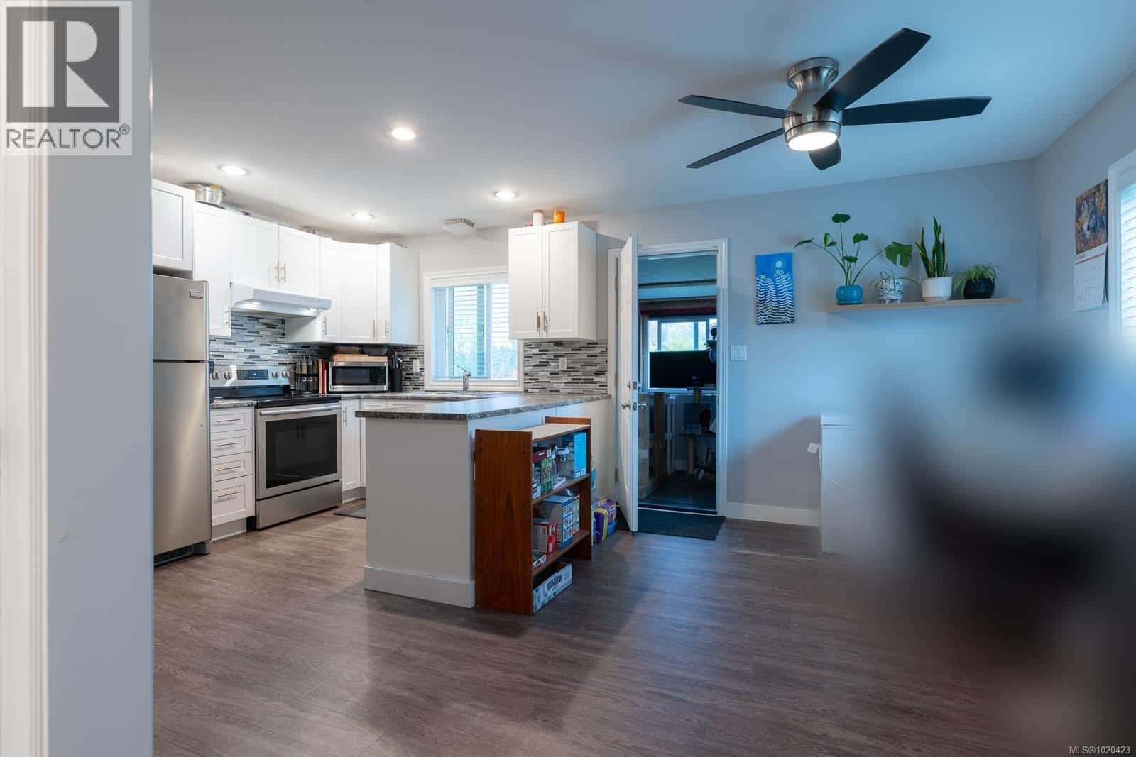 4359 North Cres — Port Alberni, British Columbia - Photo 2 of 72