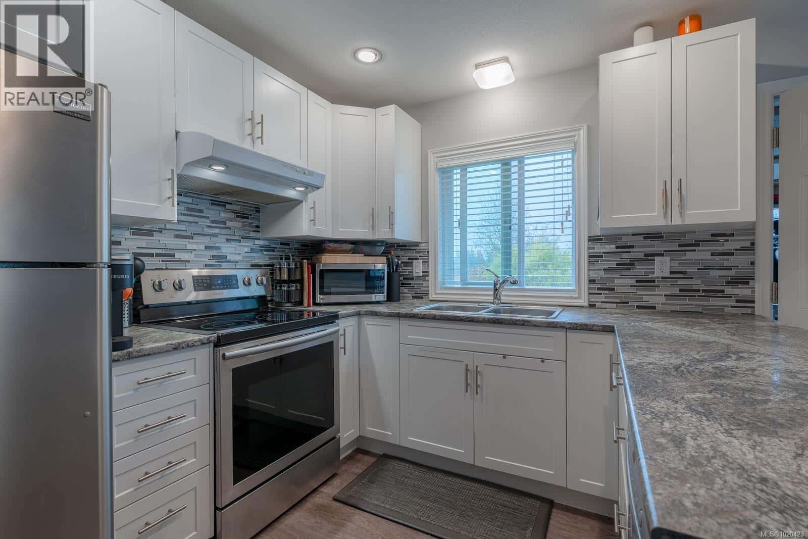 4359 North Cres — Port Alberni, British Columbia - Photo 4 of 72