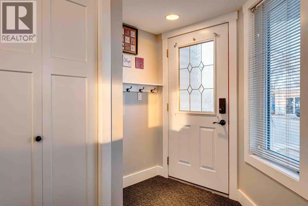 125 3 Avenue NE — Three Hills, Alberta - Photo 4 of 33