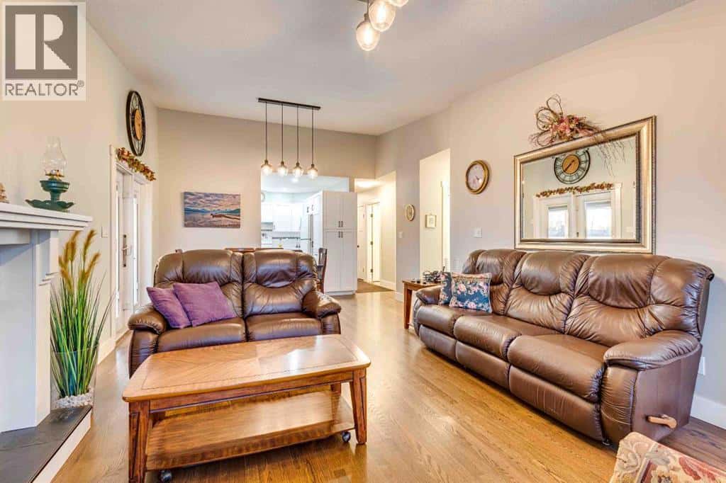 125 3 Avenue NE — Three Hills, Alberta - Photo 5 of 33