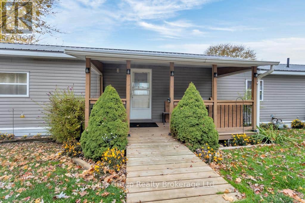 596101 Hwy 59 Tropicana #15 Crescent East