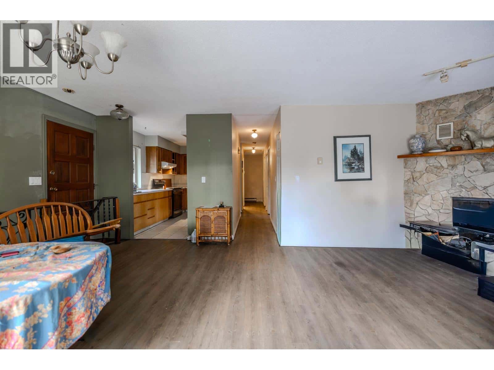 538 REED ROAD — Gibsons, British Columbia - Photo 5 of 66