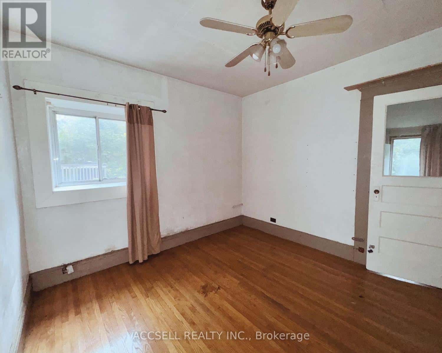 683 BROADVIEW AVENUE — Toronto (North Riverdale), Ontario - Photo 4 of 7