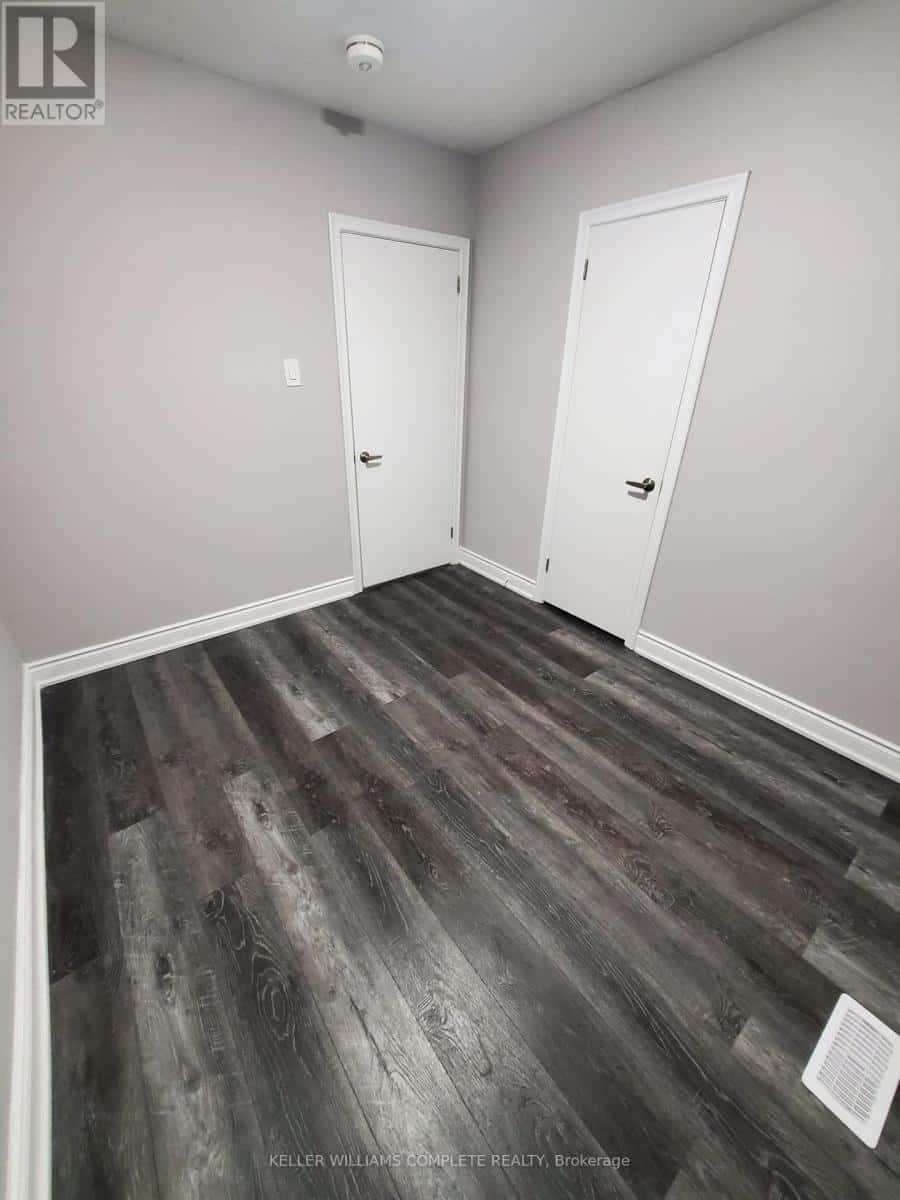 UPPER - 15 CAMILLE COURT — Hamilton (Huntington), Ontario - Photo 2 of 20