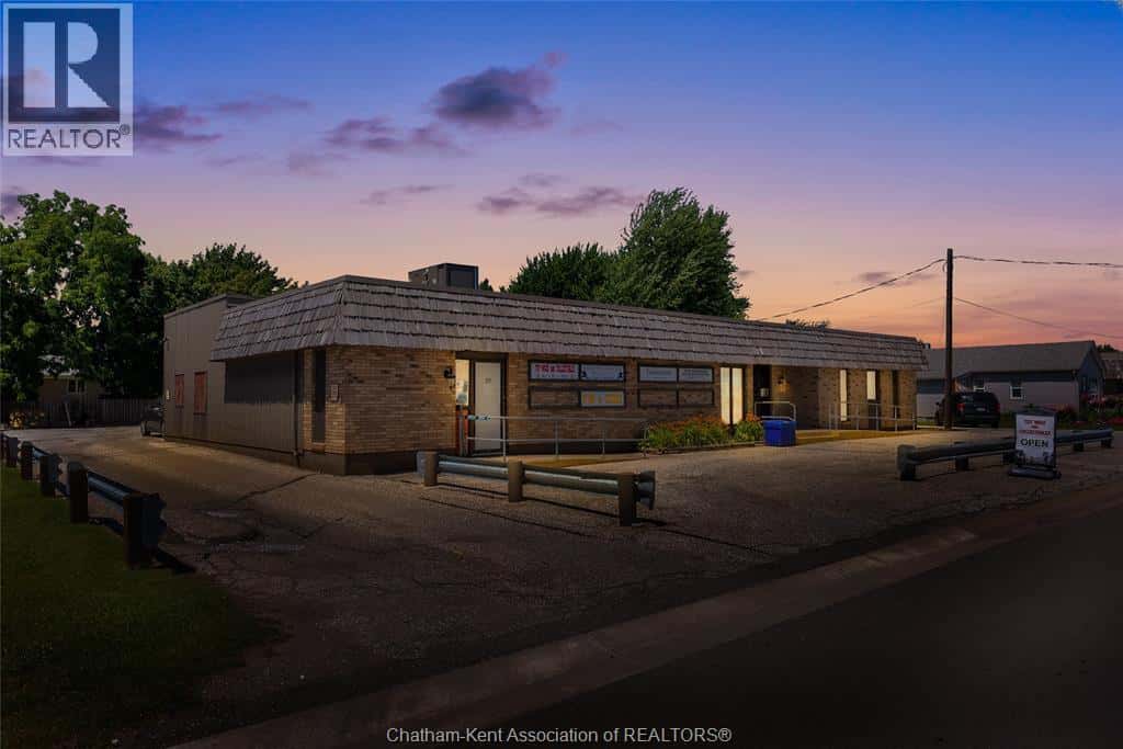 21 Arnold STREET Unit# 2 — Wallaceburg, Ontario - Photo 2 of 29