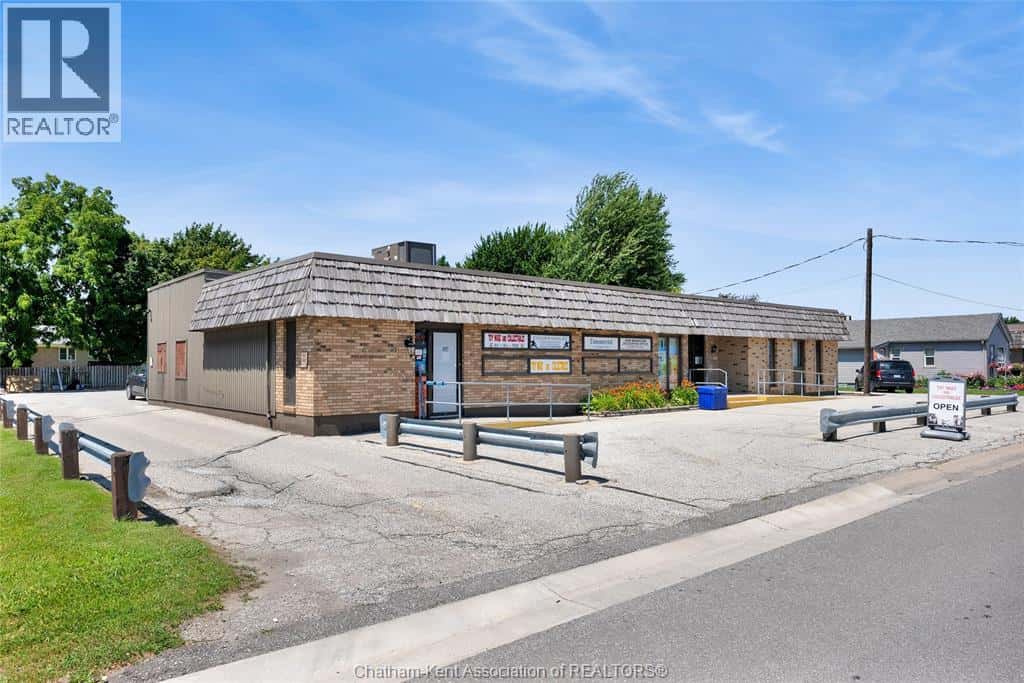 21 Arnold STREET Unit# 2 — Wallaceburg, Ontario - Photo 3 of 29