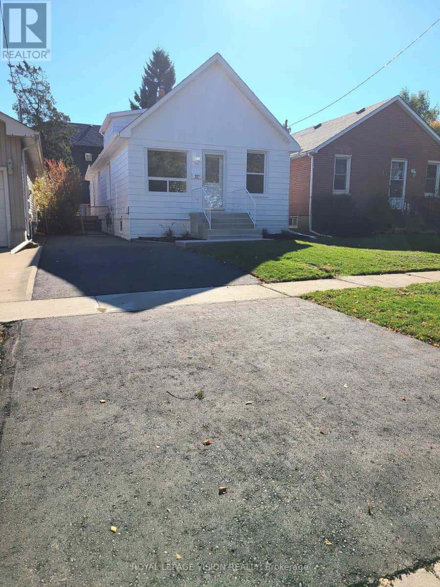 157 COLLEGE AVENUE — Oshawa (Vanier), Ontario - Photo 3 of 48