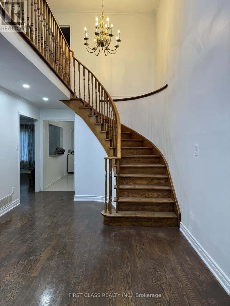 MAIN 11 HAZELMERE DRIVE — Richmond Hill (Doncrest), Ontario - Photo 2 of 12