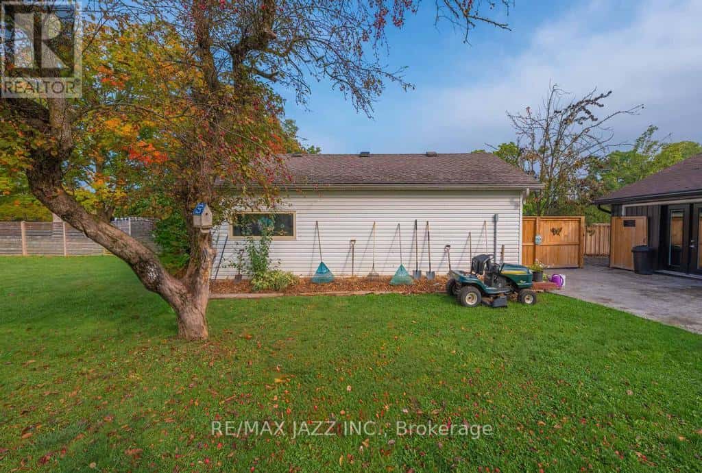 54 VIRGINIA BOULEVARD — Georgina (Virginia), Ontario - Photo 5 of 16