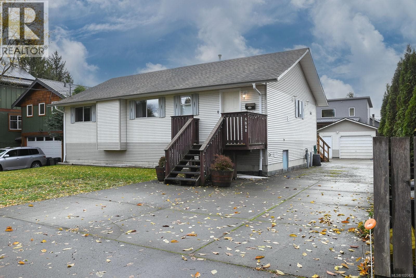 2771 Windermere Ave — Cumberland, British Columbia - Main photo