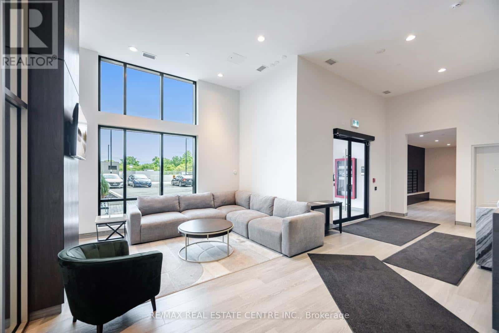 201 - 8010 DERRY ROAD — Milton (CO Coates), Ontario - Photo 4 of 37