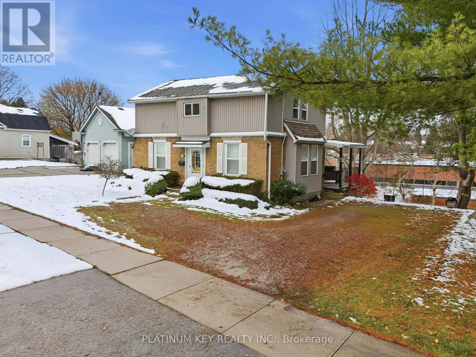 202 Thames Street North