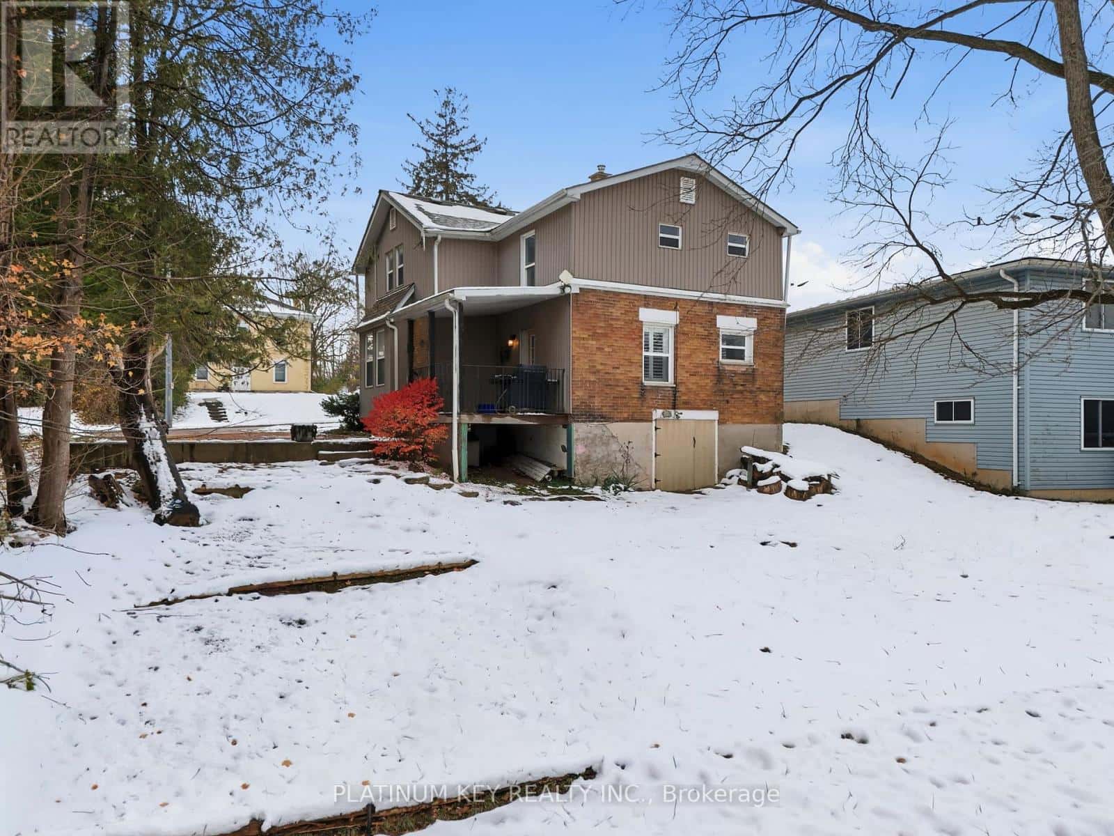 202 THAMES STREET N — Ingersoll (Ingersoll - North), Ontario - Photo 2 of 43