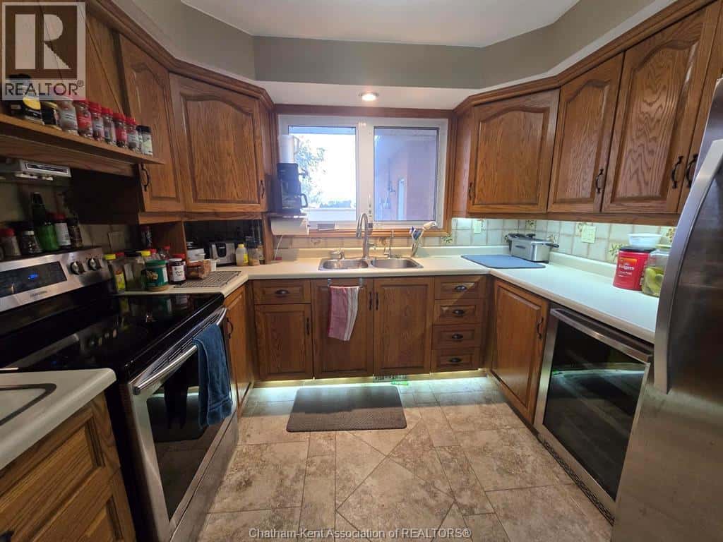 8179 HERITAGE LINE — Chatham-Kent, Ontario - Photo 4 of 30