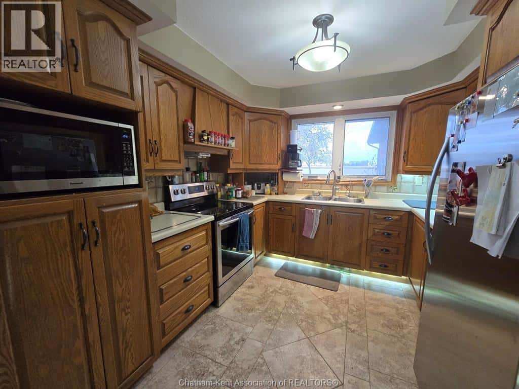 8179 HERITAGE LINE — Chatham-Kent, Ontario - Photo 5 of 30