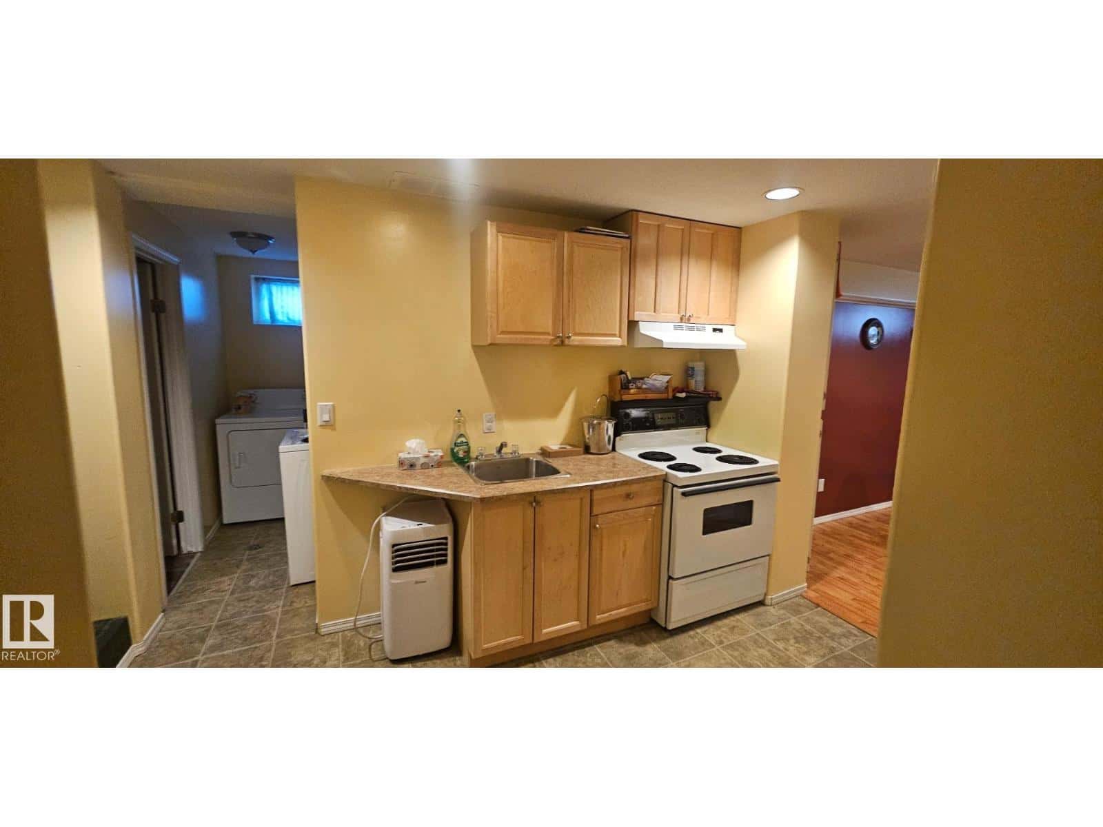 5017 46 ST — Drayton Valley, Alberta - Photo 2 of 22