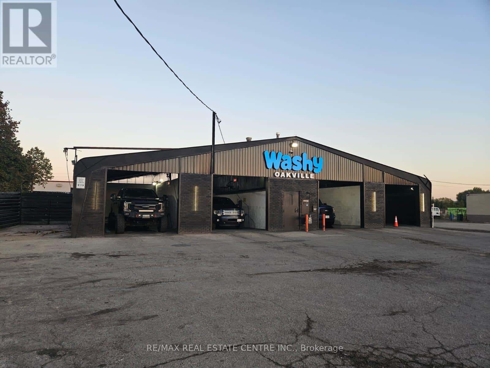 1507 SPEERS ROAD — Oakville (QE Queen Elizabeth), Ontario - Photo 2 of 20