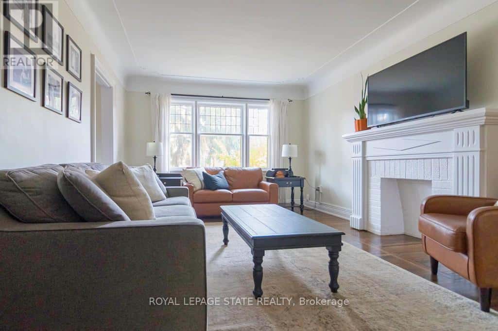 68 BOND STREET S — Hamilton (Westdale), Ontario - Photo 5 of 36