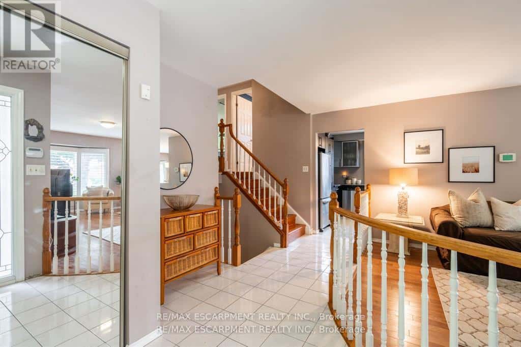 16 FLAMINGO DRIVE — Hamilton (Bruleville), Ontario - Photo 3 of 37