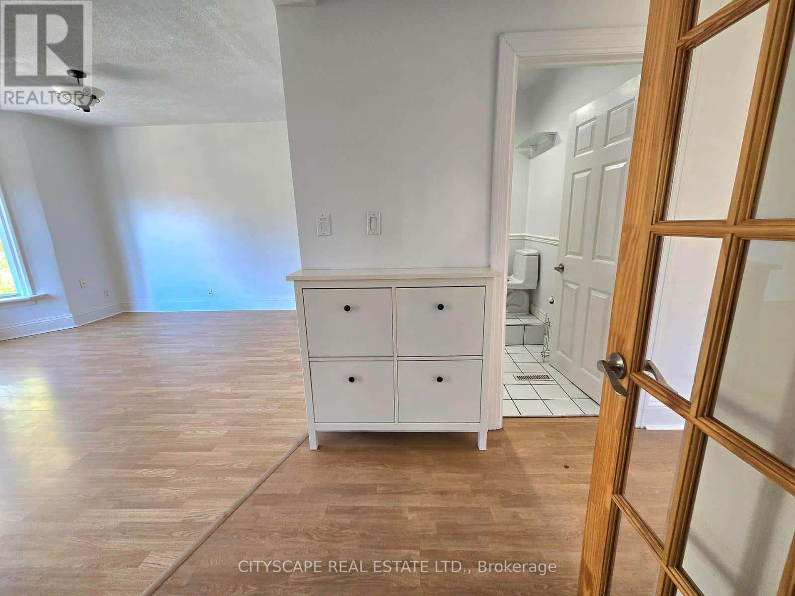 2 - 45 FAIRHOLT ROAD S — Hamilton (Gibson), Ontario - Photo 3 of 20