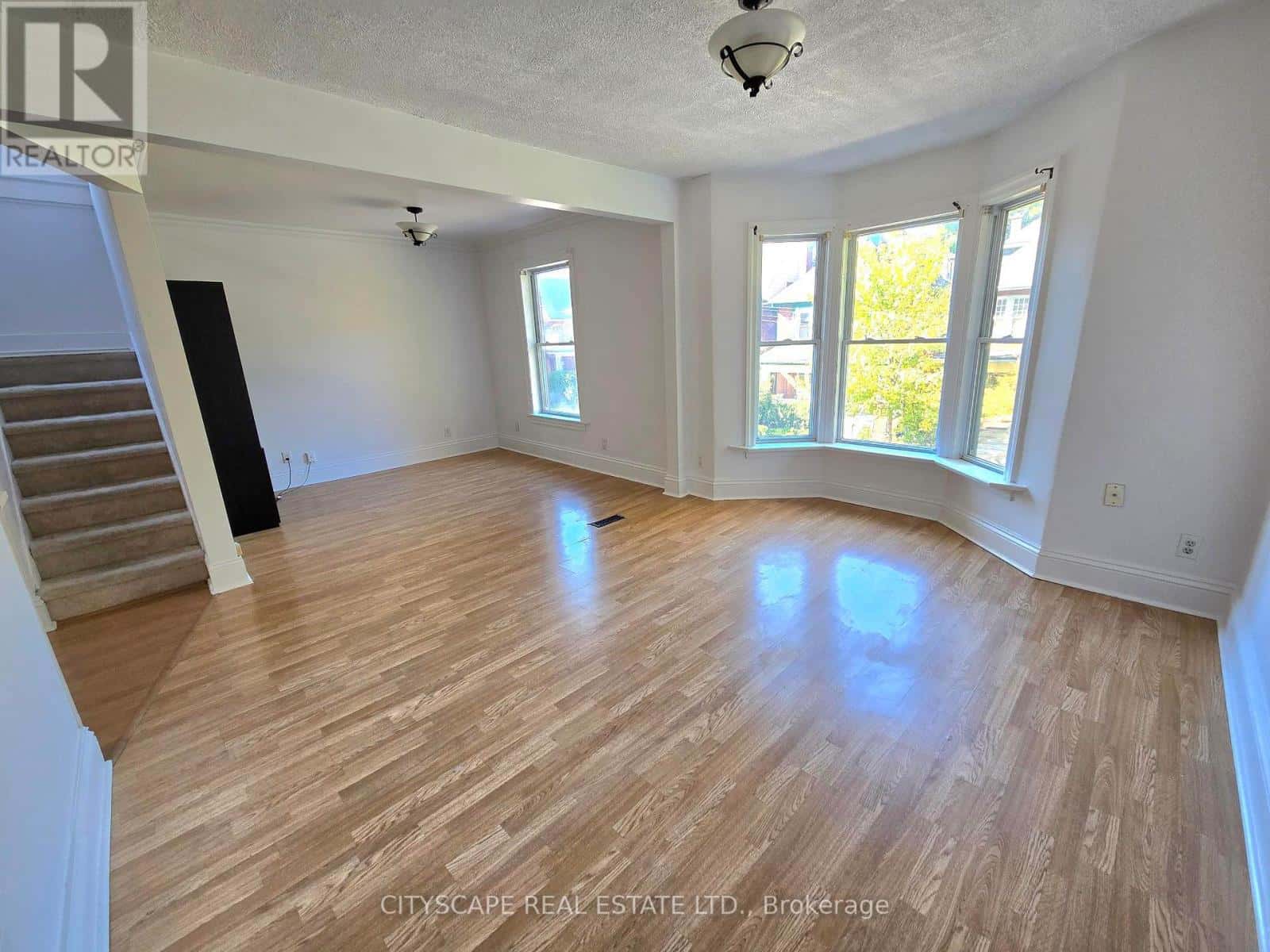 2 - 45 FAIRHOLT ROAD S — Hamilton (Gibson), Ontario - Photo 4 of 20