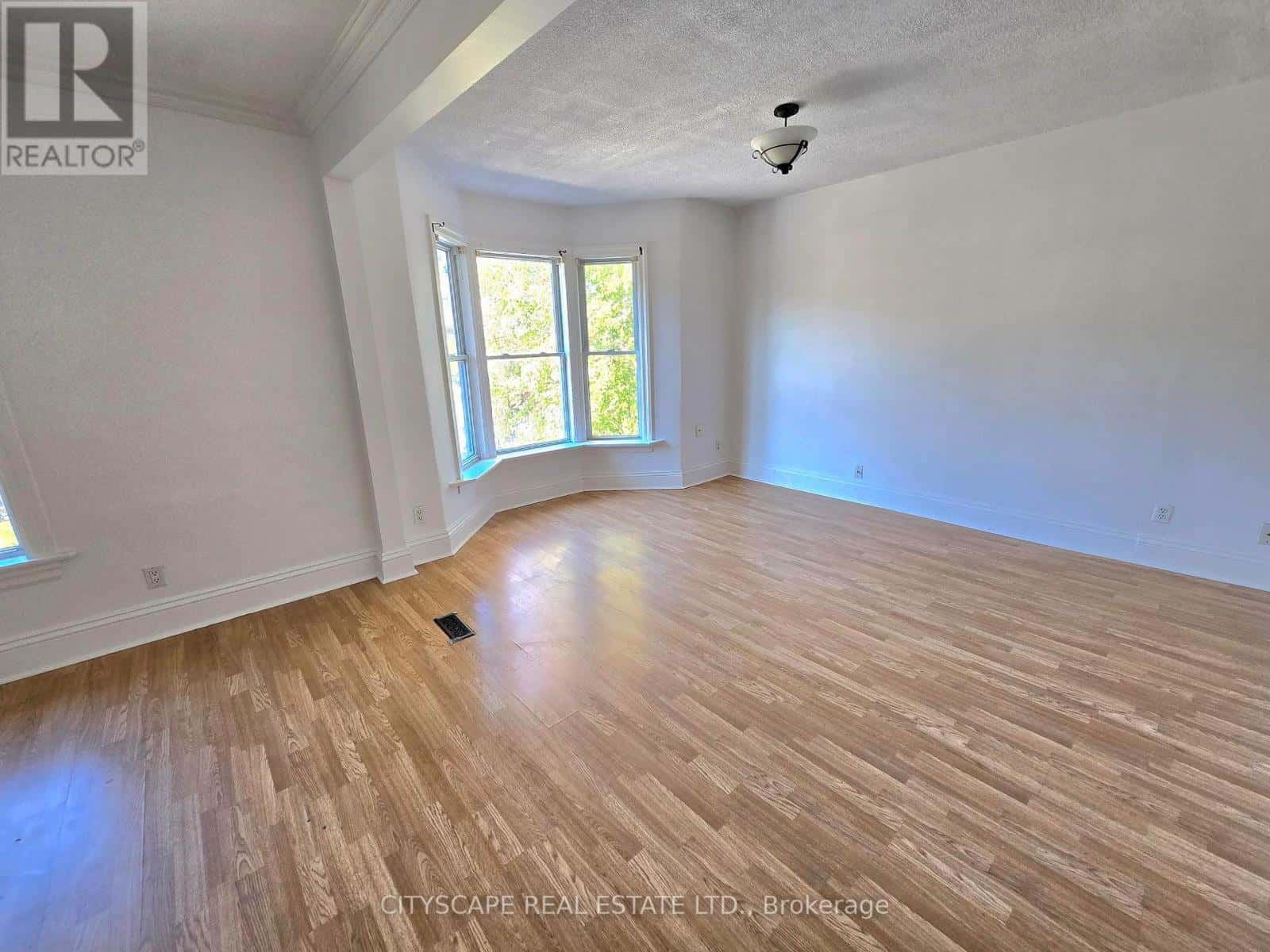 2 - 45 FAIRHOLT ROAD S — Hamilton (Gibson), Ontario - Photo 5 of 20