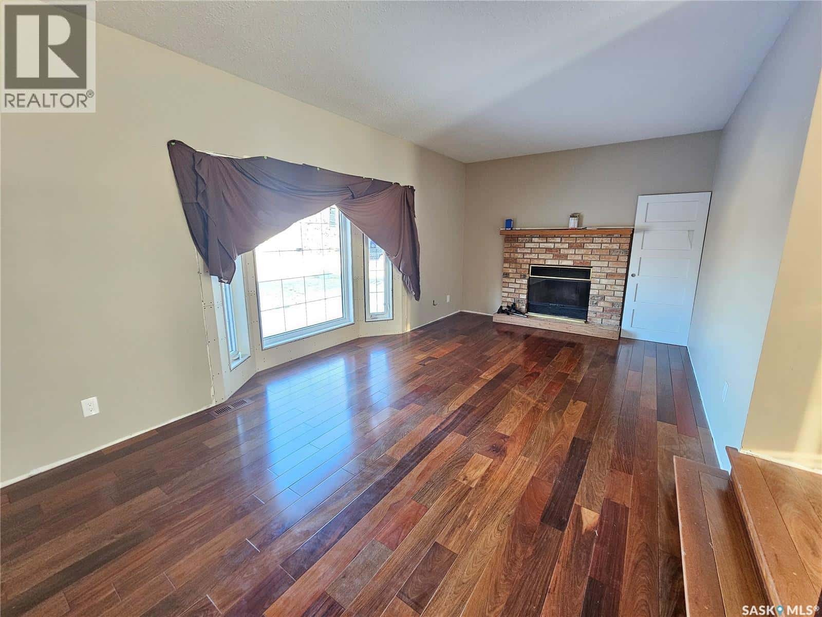 320 9th AVENUE E — Meadow Lake, Saskatchewan - Photo 2 of 21