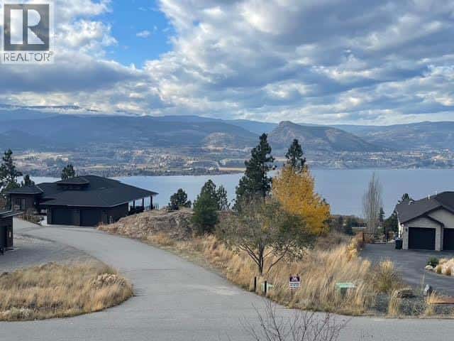 2711 Workman Place — Naramata, British Columbia - Photo 4 of 15