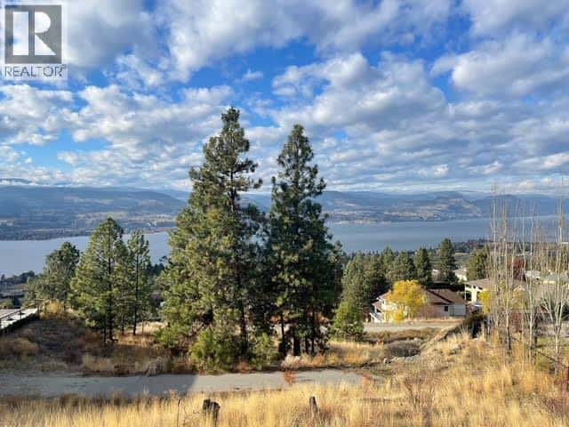 2711 Workman Place — Naramata, British Columbia - Photo 3 of 15