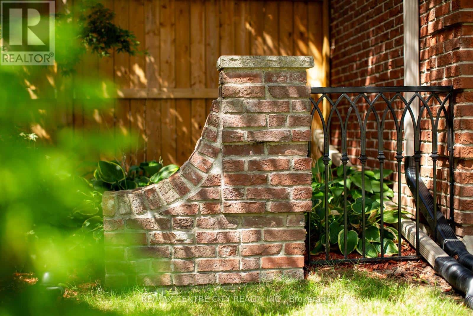 41 MILFORD CRESCENT — London North (North G), Ontario - Photo 3 of 48